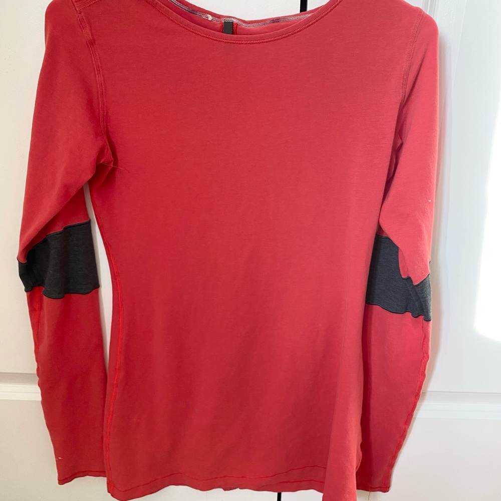 Red, long sleeve lululemon stretchy top, size 6/8